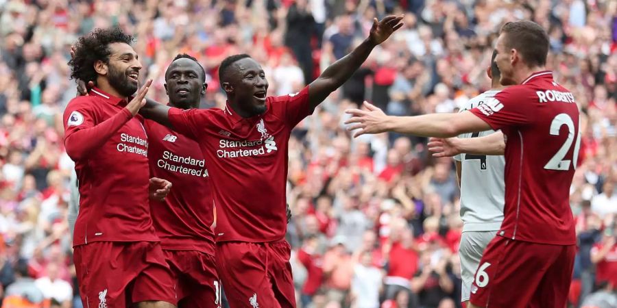 Liverpool-Spieler Mohamad Salah (links) und Sadio Mané (mitte) trafen im Auftaktspiel beide.