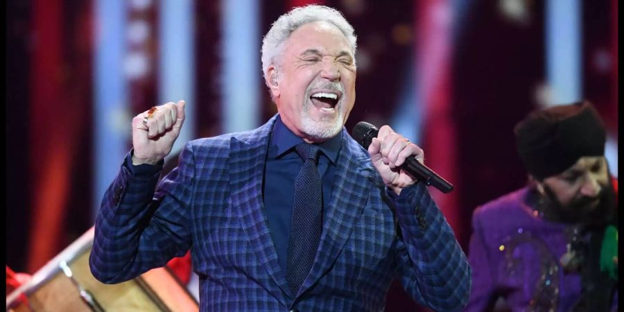 Tom Jones entschuldigte sich auf Twitter bei seinen Fans für die abgesagten Konzerte.