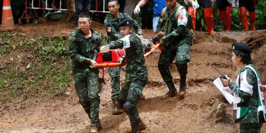 Der thailändische Taucher Saman Kunan ist bei den Vorbereitungen zur Höhlenrettung ums Leben gekommen.