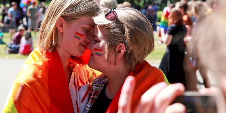 Ein Prächen an der Gay-Pride in Riga.