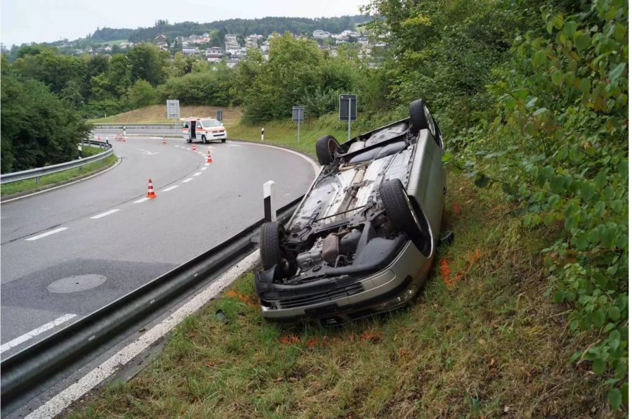 Umgekipptes Auto - Kapo Zug