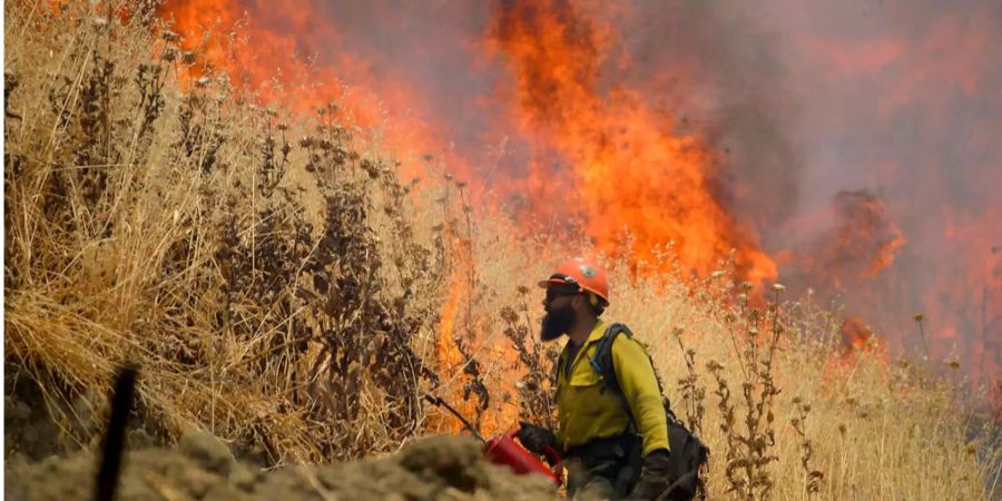 Ein Feuerwehrmann im Kampf gegen die Brände in Kalifornien.