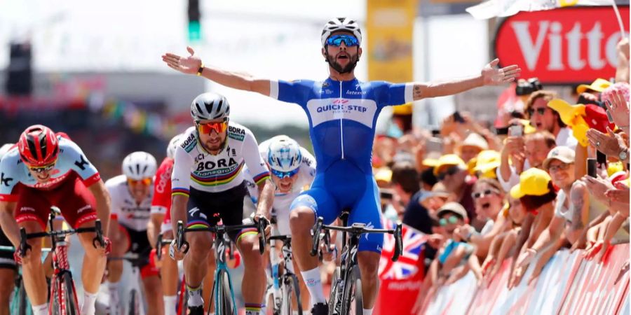 Der 23-jährige Kolumbianer Fernando Gaviria gewinnt die Auftakt-Etappe.