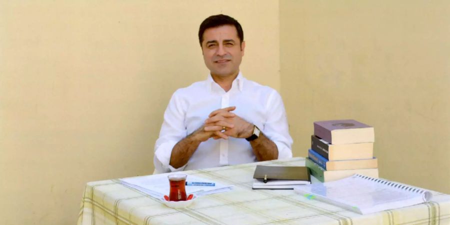 Der Präsidentschaftskandidat Selahattin Demirtas sitzt seit eineinhalb Jahren in Untersuchungshaft in der Türkei.