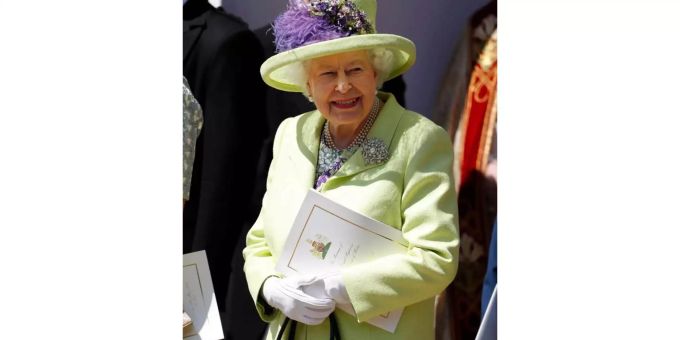 Die Grauer-Star-OP der Queen habe noch vor der Hochzeit von Prinz Harry und Herzogin Meghan am 19. Mai stattgefunden. Die Grauer-Star-OP der Queen habe noch vor der Hochzeit von Prinz Harry und Herzogin Meghan am 19. Mai stattgefunden.