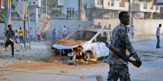 Bei Anschlägen der Al-Shabaab-Milizen kamen bereits Tausende Menschen ums Leben. (Symbolbild) tote somalia