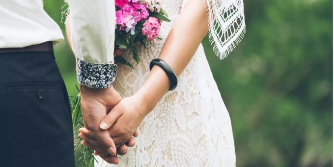 Ein Hochzeitspaar (Symbolbild) Hochzeit