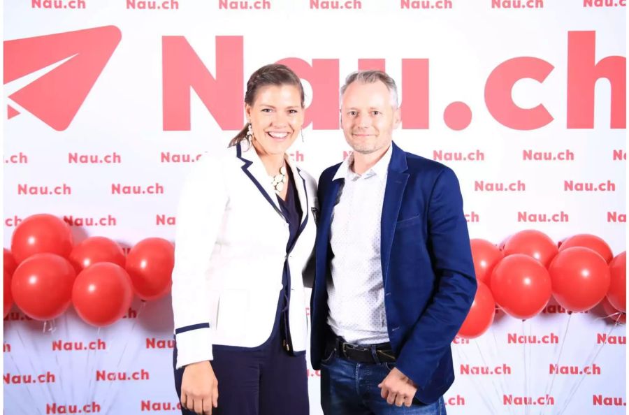 Micha Zbinden (Nau Chefredaktor) mit Begleiterin Miriam Jergen.