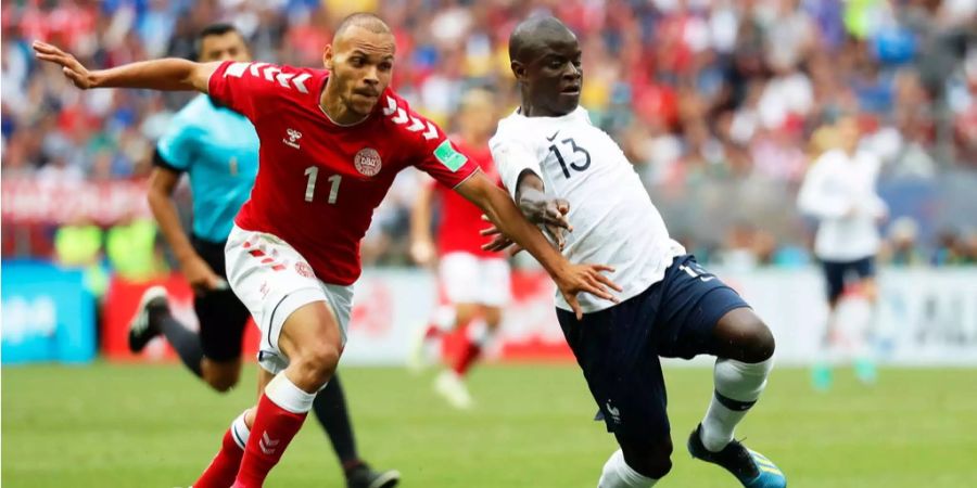 Braithwaite und Kanté im Laufduell