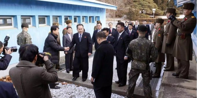 Die Gespräche zwischen Nord- und Südkorea in Panmunjom führten dazu, dass der Hotline zwischen beiden Ländern wieder geöffnet ist. Die Gespräche zwischen Nord- und Südkorea in Panmunjom führten dazu, dass der Hotline zwischen beiden Ländern wieder geöffnet ist.