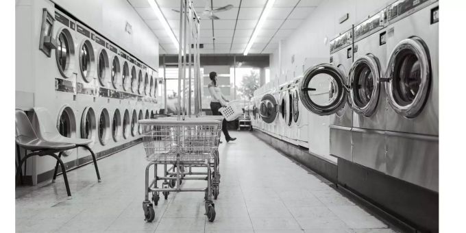 Weil auch nach 1930 noch nicht alle Zürcher Häuser über eine eigene Waschküche verfügten, war der gang in den Waschsalon keine Seltenheit. Weil auch nach 1930 noch nicht alle Zürcher Häuser über eine eigene Waschküche verfügten, war der gang in den Waschsalon keine Seltenheit.