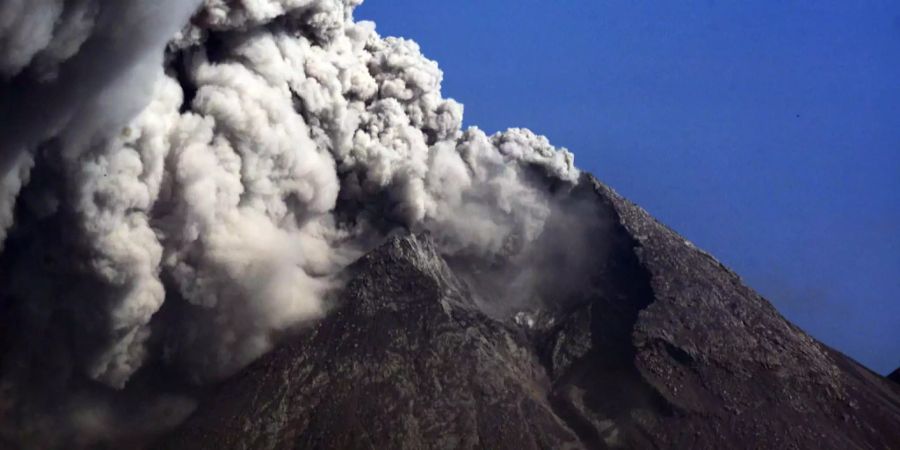 Der Vulkan Merapi brach bereits 2010 aus und verursachte verheerende Schäden (Archivbild).