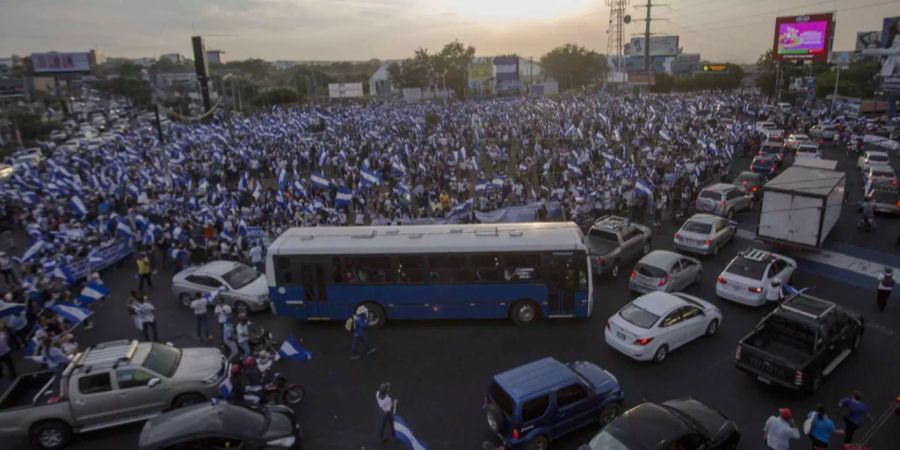 Weiterhin gehen in Nicaragua viele Menschen auf die Strasse, um gegen Unterdrückung, Pressezensur und Korruption zu protestieren.