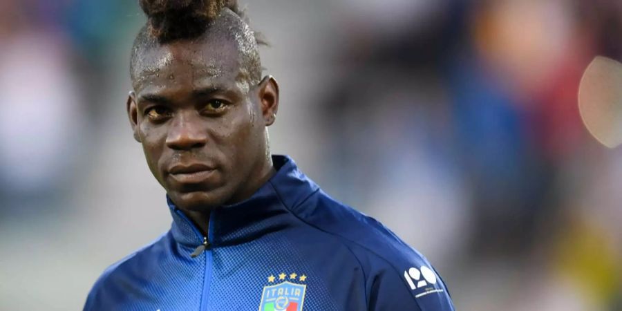 Mario Balotelli wehrt sich gegen die rassistischen Beschimpfungen durch italienische Fans.