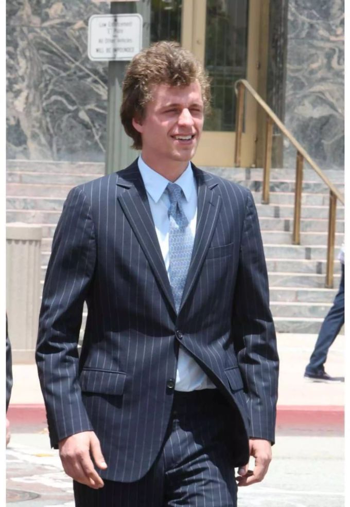 Conrad Hilton hat gut lachen. Conrad Hilton hat gut lachen.