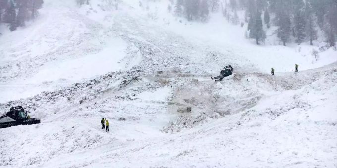 Am Alphubel bei Täsch wurden am Samstag zwei Skitourengänger von einer Lawine tödlich verletzt. Es handelt sich um eine 29-jährige Frau und einen 30-jährigen Mann aus Italien. (Symbolbild) Lawine