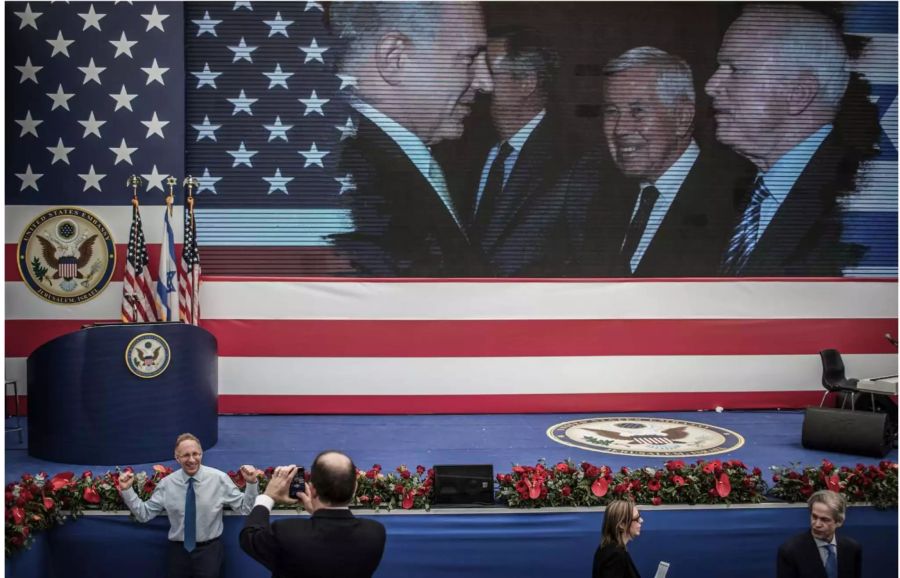 Bei der offiziellen Eröffnung der US-Botschaft wurden 800 Personen eingeladen.