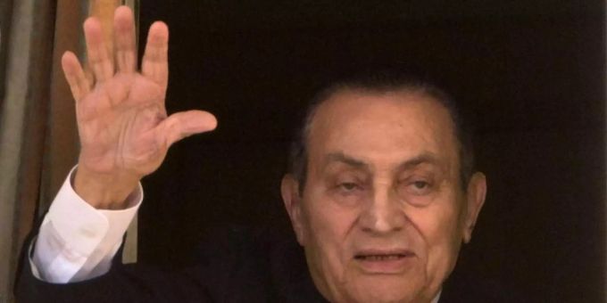 Erstmals seit dem Sturz von Hosni Mubarak zahlt die Schweiz gesperrte Gelder aus dessen Umfeld an Ägypten zurück. Erstmals seit dem Sturz von Hosni Mubarak zahlt die Schweiz gesperrte Gelder aus dessen Umfeld an Ägypten zurück.