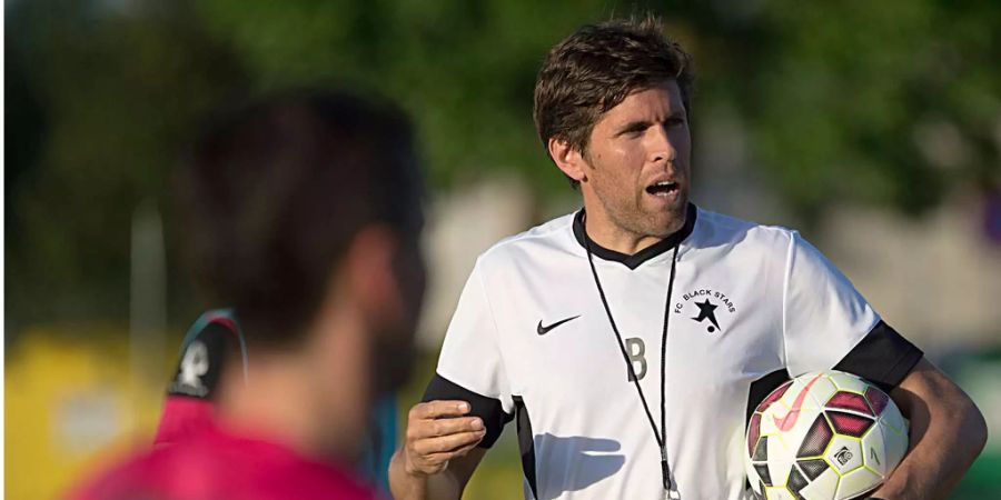 Der ehemalige Fussball-Profi Benjamin Huggel als Trainer beim FC Black Stars, fotografiert im Sportzentrum Pfaffenholz in Basel 2015.