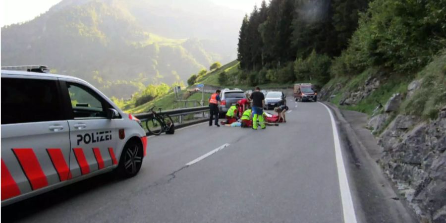 Ein Mountainbiker verunfallt am Klausen.