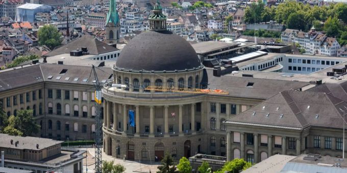 Das Hauptgebäude der ETH Zürich. günther dissertori