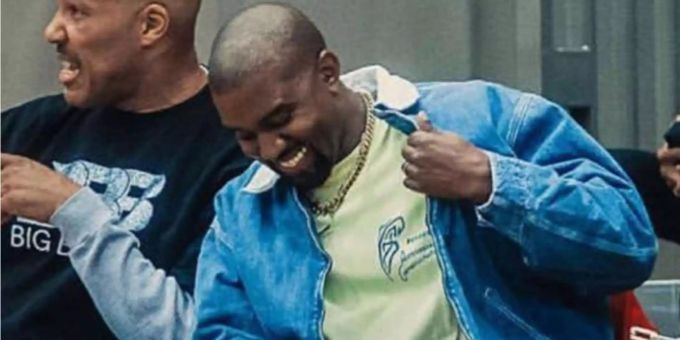 Kanye West mit dem Shirt aus dem Basler Store OPEN. Kanye West mit dem Shirt aus dem Basler Store OPEN.