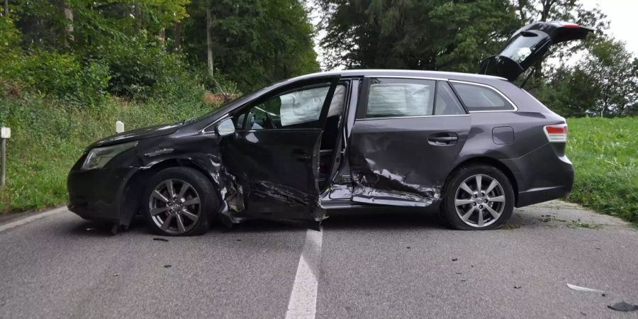 Der 20-Jährige musste mit leichten Verletzungen zur Kontrolle in ein Spital gebracht werden - Kapo Solothurn