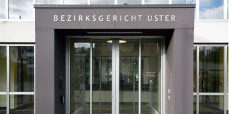 Prozess - Eritreerin kritisiert Zürcher SVP vor Bezirksgericht Uster