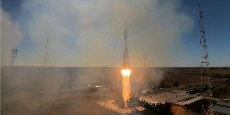 Start der Raumkapsel Sojus MS-10 auf dem Weltraumbahnhof Baikonur (KAZ).