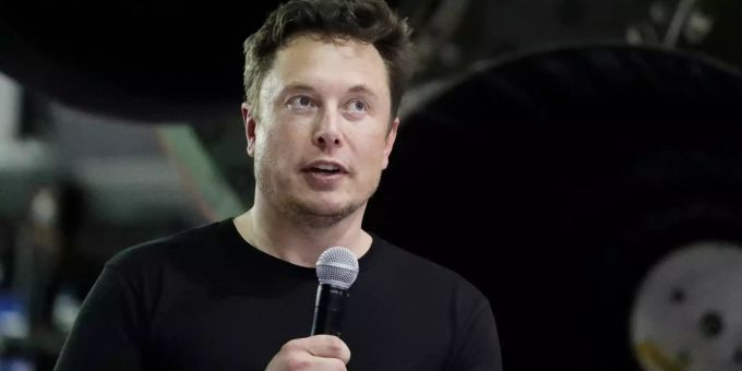 CEO von Tesla und SpaceX-Gründer und -Chef Elon Musk spricht an einer £Pressekonferenz in Hawthorne, Kalifornien (US). CEO von Tesla und SpaceX-Gründer und -Chef Elon Musk spricht an einer £Pressekonferenz in Hawthorne, Kalifornien (US).