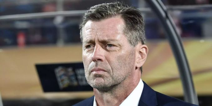Michael Skibbe aus Deutschland, Trainer der Nationalmannschaft aus Griechenland, steht an der Trainerbank. Michael Skibbe aus Deutschland, Trainer der Nationalmannschaft aus Griechenland, steht an der Trainerbank.