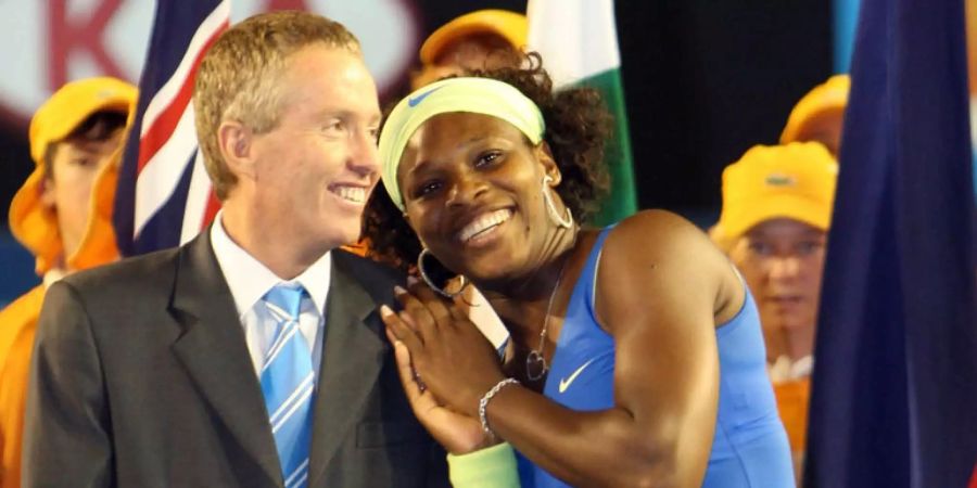 Craig Tiley, Turnierdirektro des Australian Opens mit Serena Williams nach dem Final im Jahr 2008 (Archiv).