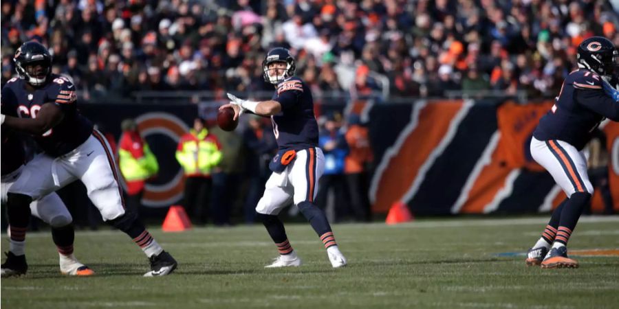 Mitch Trubisky zeigt beim 34:22-Sieg der Chicago Bears gegen die Detroit Lions seine wahrscheinlich bisher beste Leistung in der NFL. Vor allem in der ersten Hälfte finden die Lion keine Antwort auf den Quarterback. Am Ende wirft Trubisky für 355 Yards und drei Touchdowns. Hinzu kommt ein TD zu Fuss und ein Passer Rating von 148,6. Die Defense erzwingt zudem drei Turnovers. Mit der besten Turnovers-Defense der Liga sehen die Bears endlich wie ein Playoff-Team aus. Das letzte Mal erreichten sie 2010 die Post-Season.