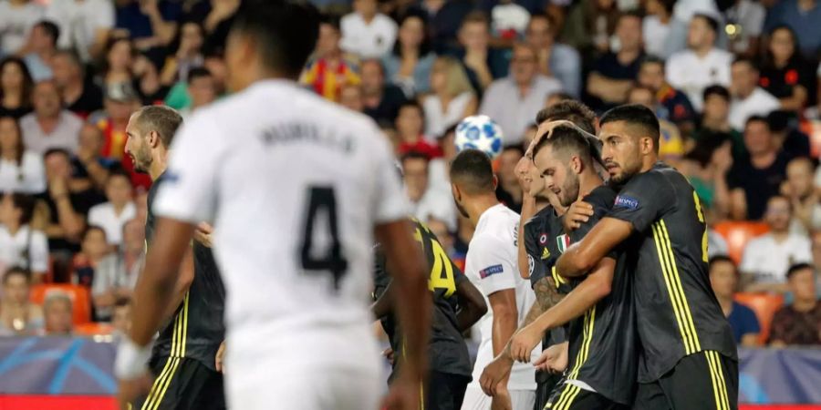 Juventus Mittelfelder Miralem Pjanic feiert sein Penalty-Treffer zum 0:2 gegen den FC Valencia.