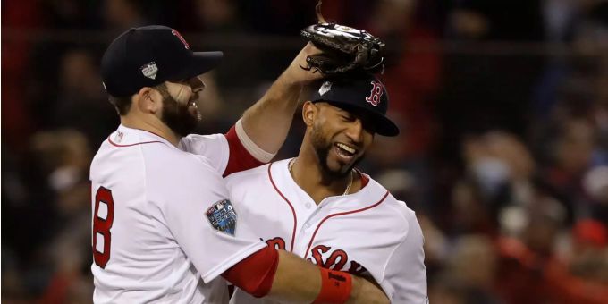 Mitch Moreland (links) von den Boston Red Sox feiert mit Teamkollege Eduardo Nunez. Mitch Moreland (links) von den Boston Red Sox feiert mit Teamkollege Eduardo Nunez.
