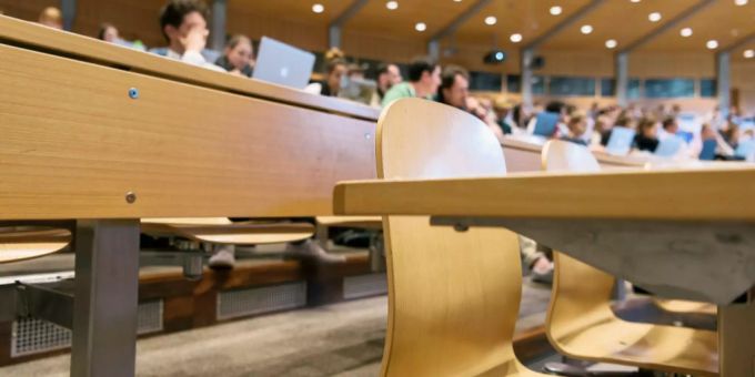 Hakenkreuz in Uni - Australischer Dozent suspendiert