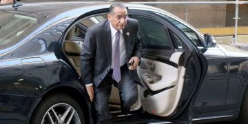 Bakheet S. Al-Rashid trifft zum Opec-Meeting in Wien ein.
