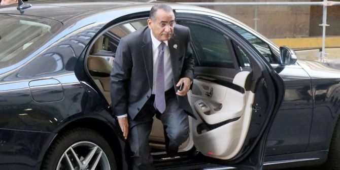 Bakheet S. Al-Rashid trifft zum Opec-Meeting in Wien ein.