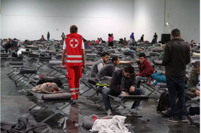 Das Rote Kreuz schlägt Alarm. Das Rote Kreuz schlägt Alarm.