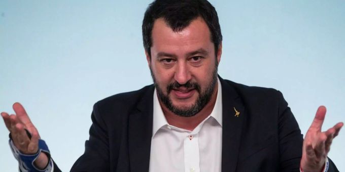 Matteo Salvini, Innenminister von Italien, gestikuliert während einer Pressekonferenz im Palazzo Chigi. Matteo Salvini