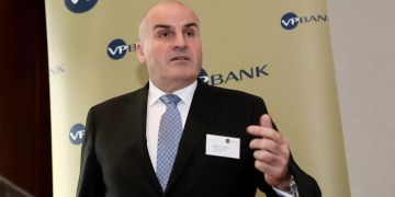 Alfred Möckli spricht.