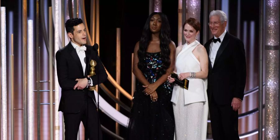 Rami Malek nimmt den Golden Globe entgegen.