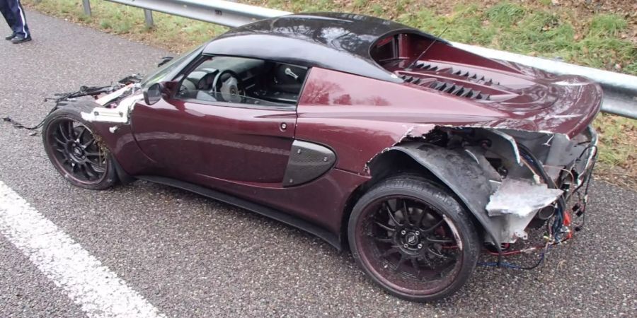 Der Sportwagen war bei Kölliken AG ins Schleudern geraten.