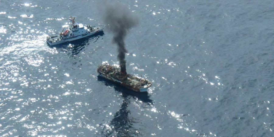 Seit Jahren werden an der japanischen Küste immer wieder Dutzende Fischerboote, teils voll mit Leichen, an Land gezogen. (Symbolbild)