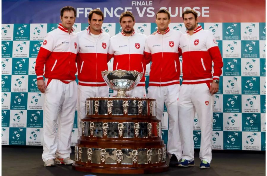 Severin Lüthi mit der Schweizer Mannschaft am Davis Cup Erfolg 2014.