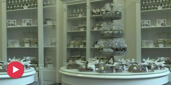 Schleckmäuler aufgepasst - In Zug ist Schoggi noch in Schoggi verpackt