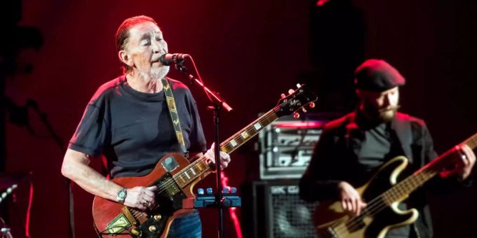 Hier ist er noch fit und munter: Chris Rea bei einem Konzert in Budapest vor vier Tagen. Hier ist er noch fit und munter: Chris Rea bei einem Konzert in Budapest vor vier Tagen.