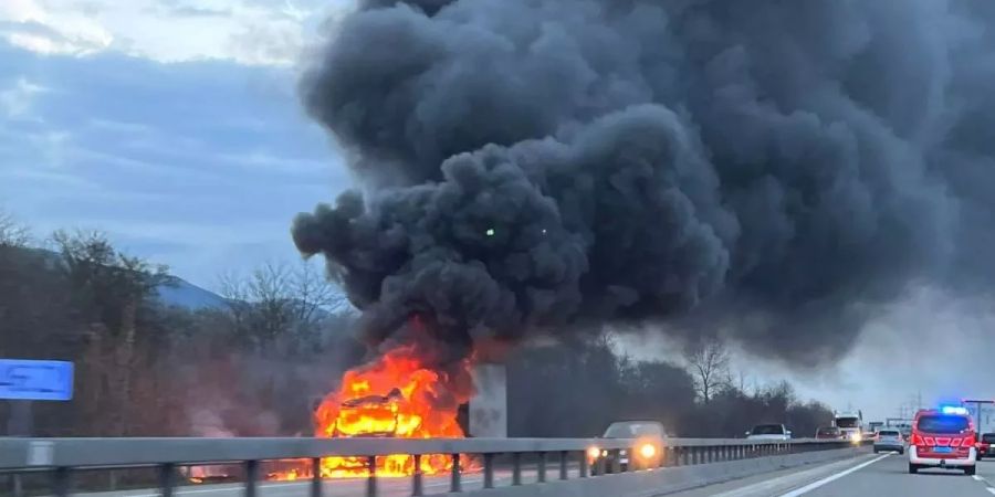 Lieferwagenbrand auf A1.