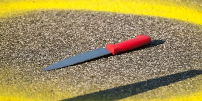 Reinach BL - Mann (23) mit Stichwaffe verletzt