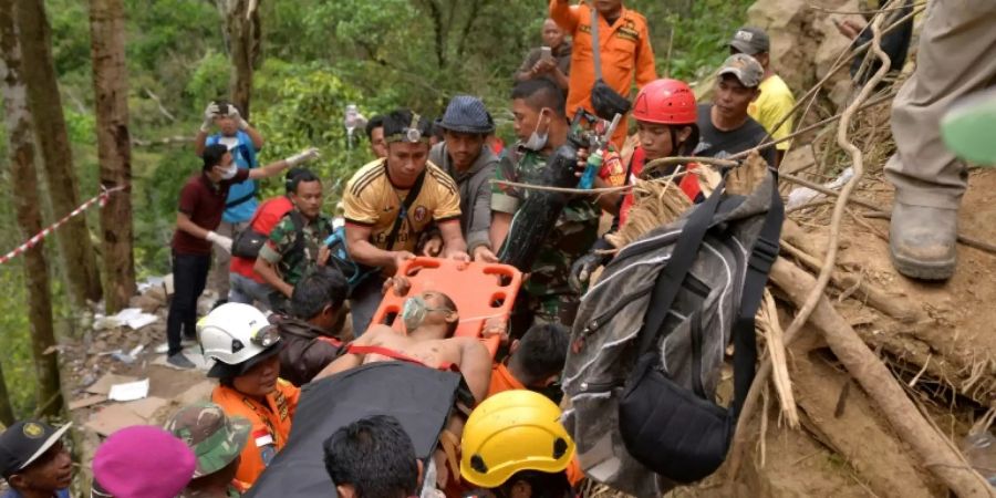 Rettungsarbeiten auf Sulawesi